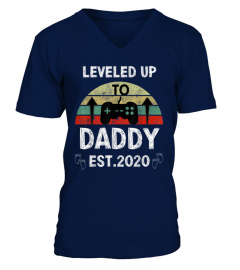 Mens Leveled up to Daddy Est 2020 Tee Future New Dad Baby Gift T-Shirt