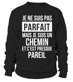 Je Ne Suis Pas Parfait Mais Je Suis Un Chemin Et C'Est Presque Pareil T-Shirt Avec Nom Personnalisé