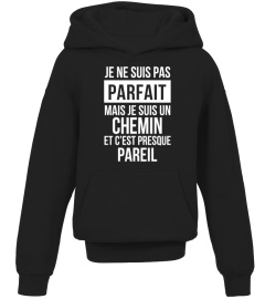 Je Ne Suis Pas Parfait Mais Je Suis Un Chemin Et C'Est Presque Pareil T-Shirt Avec Nom Personnalisé