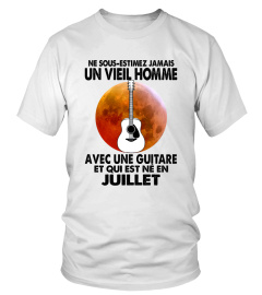 Ne sous-estimez un vieil homme guitare juillet