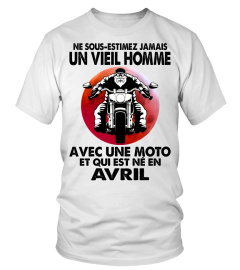 Ne sous-estimez un vieil homme moto avril