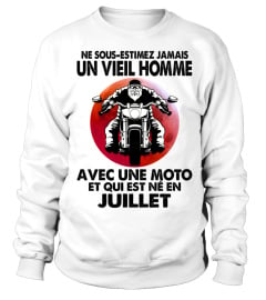 Ne sous-estimez un vieil homme moto juillet