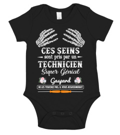 CES SEINS SONT PRIS PAR UN TECHNICIEN