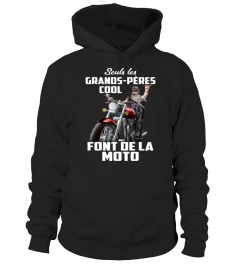 Grands-pères font de la moto