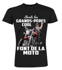 Grands-pères font de la moto