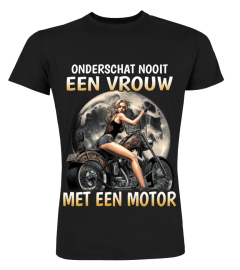 Een vrouw met een motor