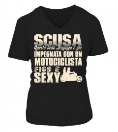 SCUSA IMPEGNATA CON UN MOTOCICLISTA FIGO E SEXY T-shirt