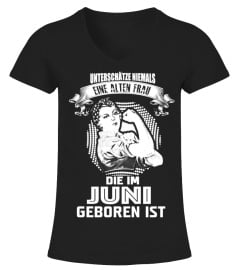 EINE ALTEN FRAU DIE IM MAI GEBOREN JUN T-SHRIT