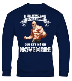 UN VIEIL HOMME QUI EST NE EN NOVEMBRE T-SHIRT