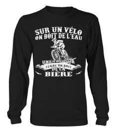 SUR UN VÉLO ON BOIT T-SHIRT