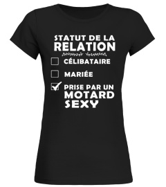 STATT DE LA RELATION PRISE PAR UN MOTARD SEXY T-SHIRT