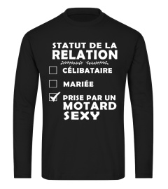 STATT DE LA RELATION PRISE PAR UN MOTARD SEXY T-SHIRT