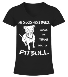 UNE FEMME AVEC UN PITBULL