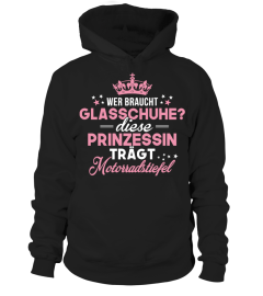 DIESE PRINZESSIN TRAGT MOTORRADSTIEFEL