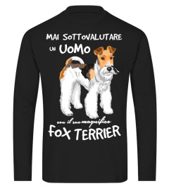 Un UOMO con un FOX TERRIER