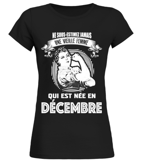 UNE VIELLE FEMME QUI EST NEE EN DECEMBRE  T-SHIRT